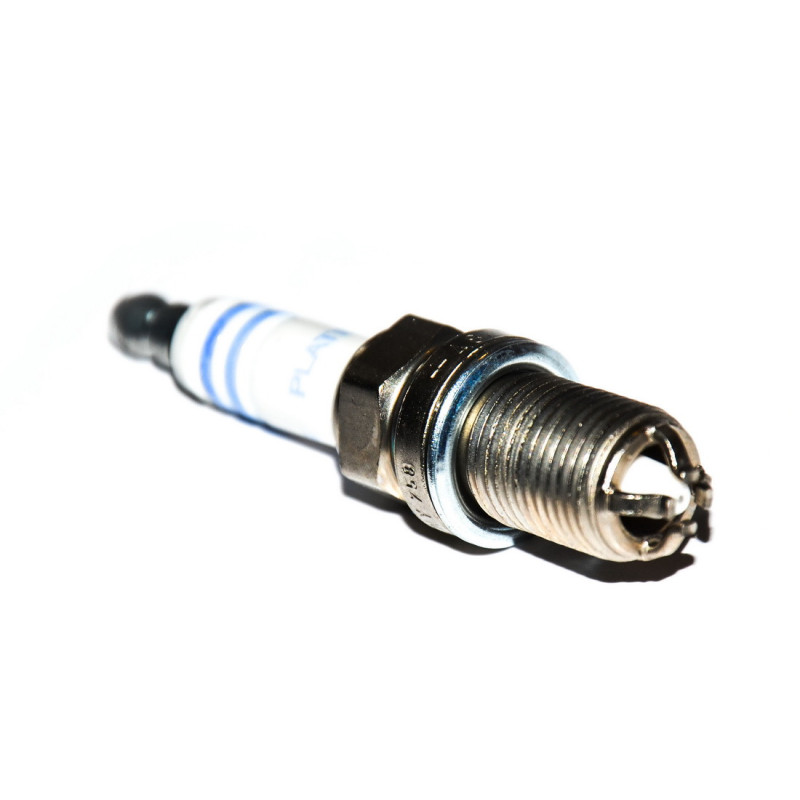 Świeca zapłonowa BMW E38 E39 E46 E60 E65 316 318 520 523 525 528 730 740 - 12120037607