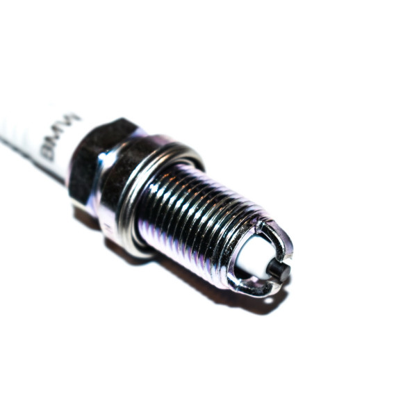 Świeca zapłonowa BMW E36 E34 E39 E38 520 523 528 728 316 318 320 325 328 - 12129064619