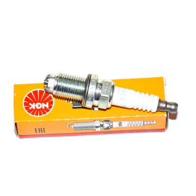 Świeca zapłonowa BMW E36 E34 E39 E38 520 523 528 728 316 318 320 325 328 - 12129063428